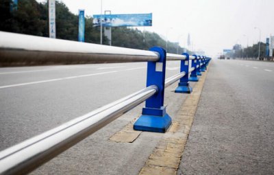 道路鏡光不銹鋼復(fù)合管護(hù)欄 0.6m 藍(lán)色